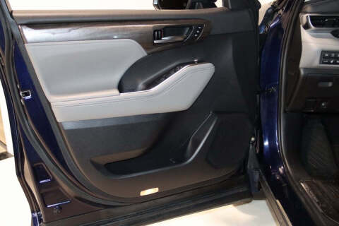 2021 Toyota Highlander Hybrid Platinum