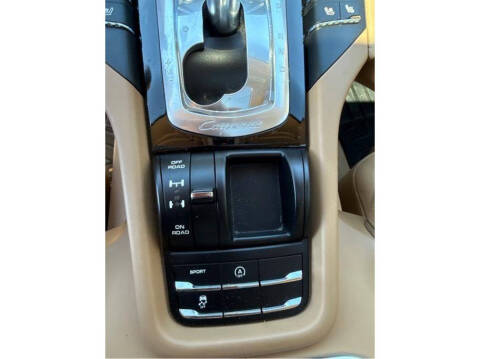 2017 Porsche Cayenne Platinum Edition