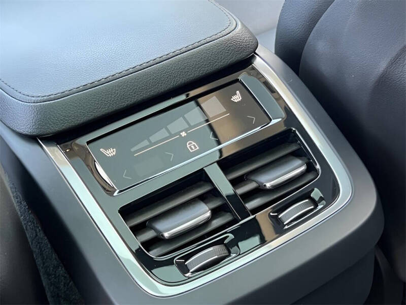 2022 Volvo XC90 T5 Momentum