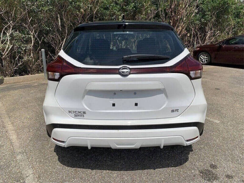 2023 Nissan Kicks SR