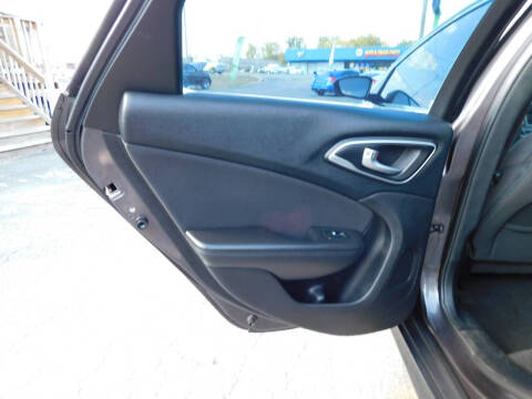 2015 Chrysler 200 LX