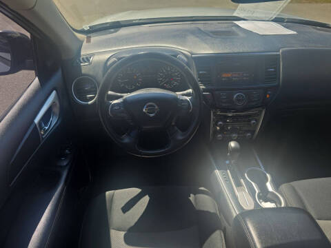 2018 Nissan Pathfinder SV