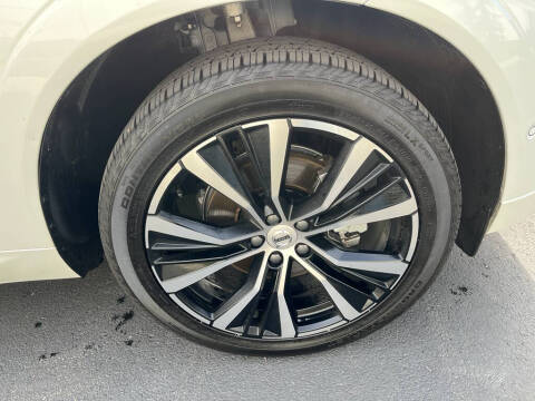 2025 Volvo XC60 B5 Plus Dark Theme