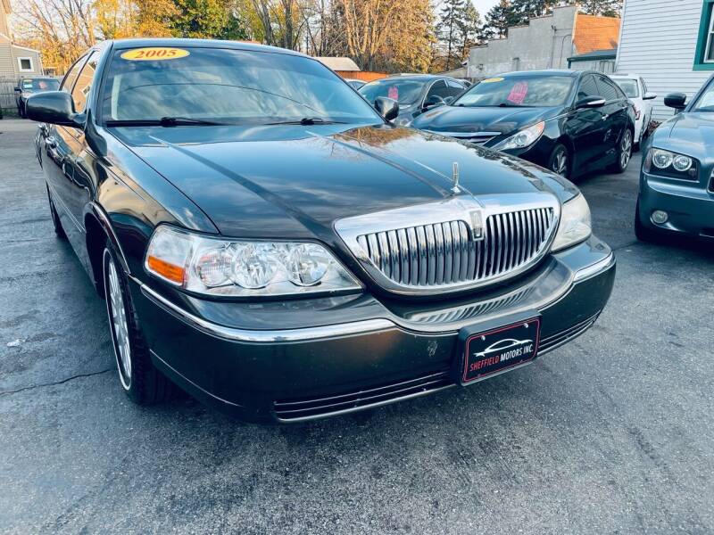 2005 Lincoln Town Car for sale in Kenosha, WI