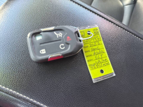 2023 GMC Acadia SLT