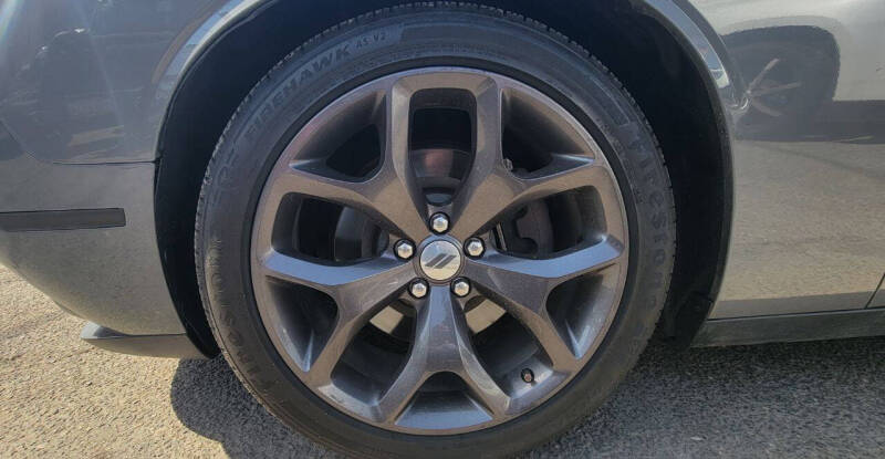 2017 Dodge Challenger SXT Plus