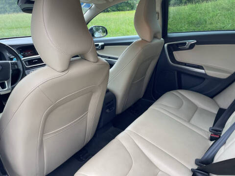 2017 Volvo V60 Cross Country T5 Premier