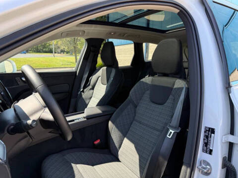 2022 Volvo XC60 B5 Momentum