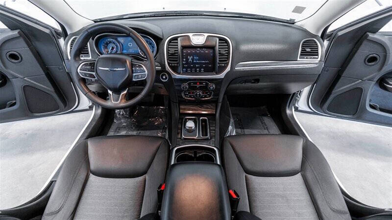 2022 Chrysler 300 Touring