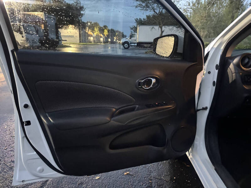 2017 Nissan Versa 1.6 SV