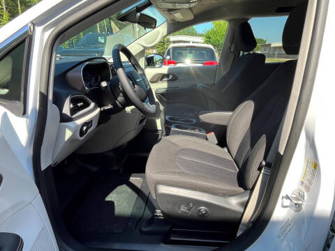 2024 Chrysler Voyager LX