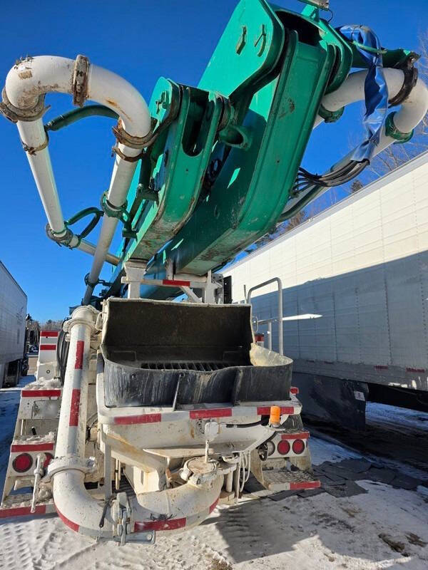 2003 Mack MR688S