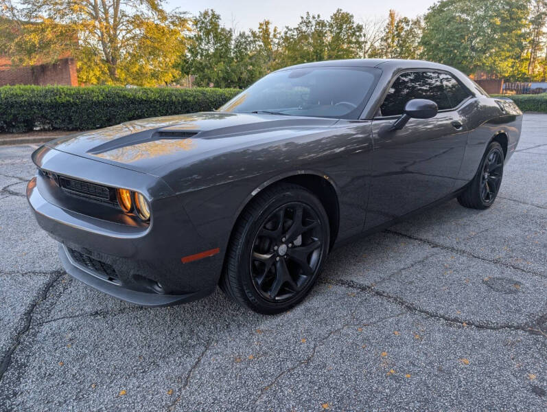 2022 Dodge Challenger SXT's photo
