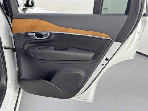 2024 Volvo XC90 Recharge T8 Core Bright Theme