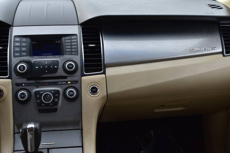 2015 Ford Taurus SEL