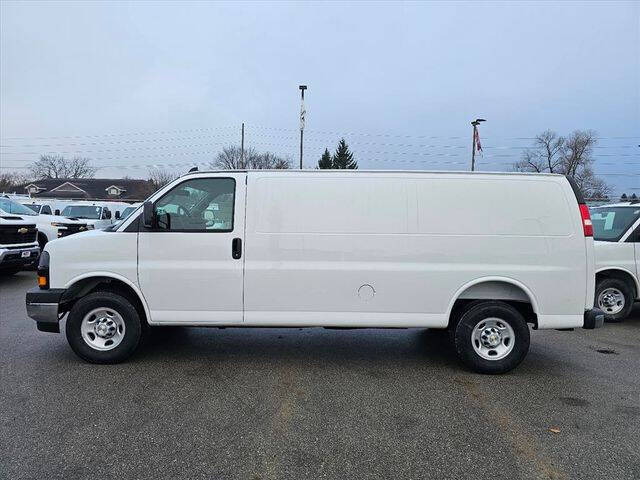 2025 Chevrolet Express 3500