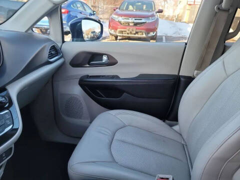 2017 Chrysler Pacifica Touring-L Plus