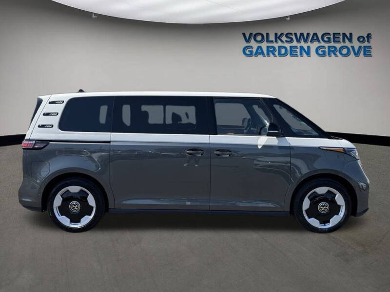 2025 Volkswagen ID. Buzz Pro S Plus