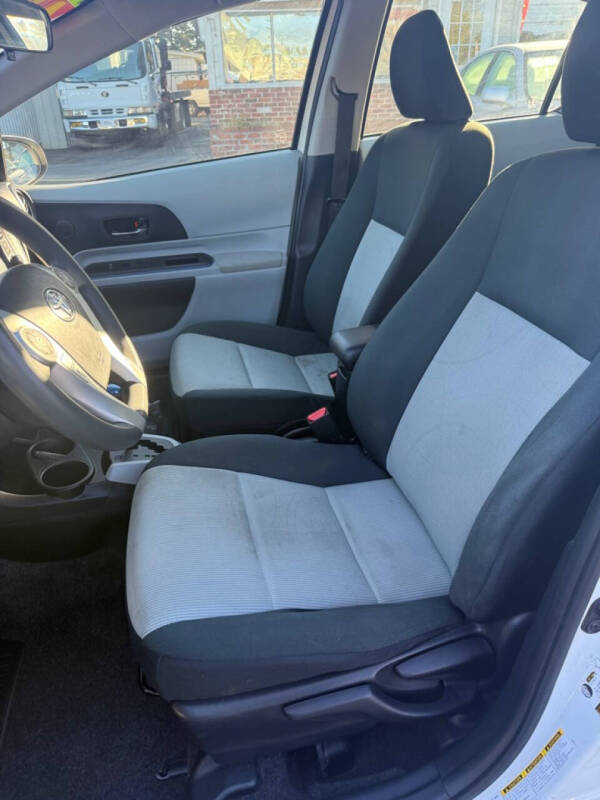 2013 Toyota Prius c Three