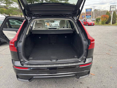 2024 Volvo XC60 B5 Plus Dark Theme