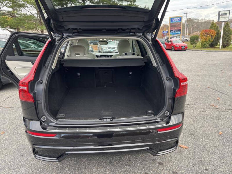 2024 Volvo XC60 B5 Plus Dark Theme