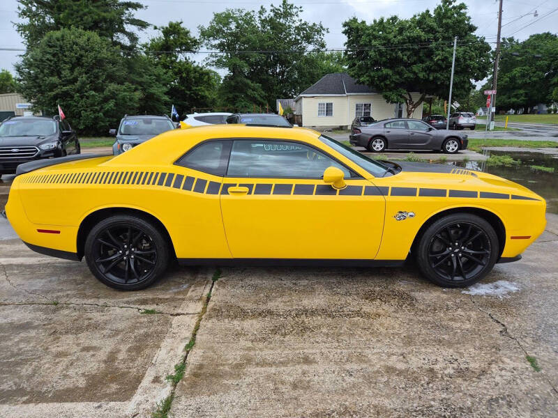 2017 Dodge Challenger SXT Plus