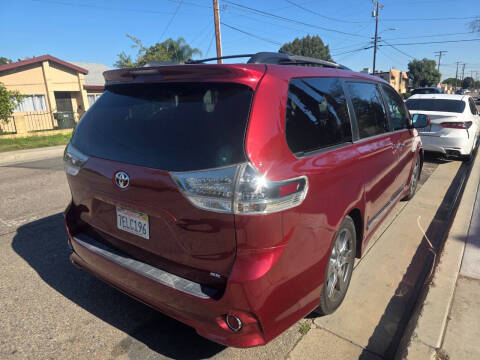 2013 Toyota Sienna SE 8-Passenger