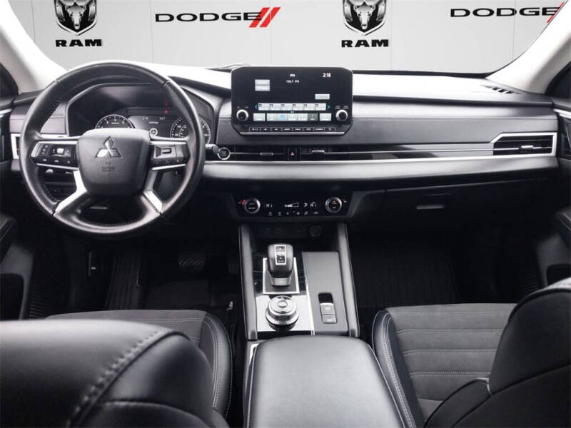 2024 Mitsubishi Outlander SE