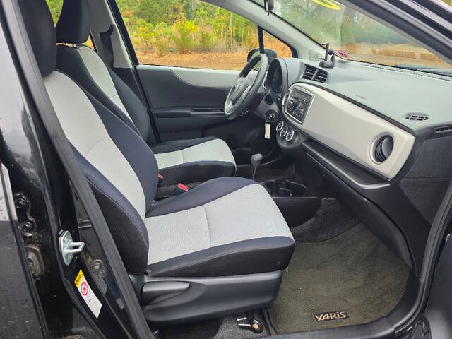 2012 Toyota Yaris 5-Door LE