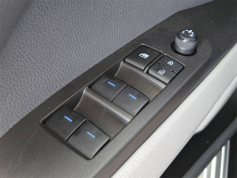 2024 Toyota Camry Hybrid SE