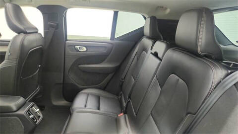 2024 Volvo XC40 B5 Plus Dark Theme