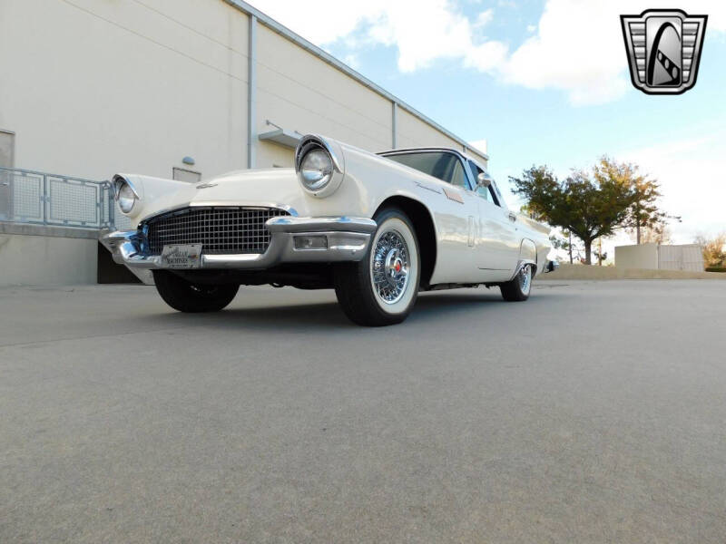 1957 Ford Thunderbird