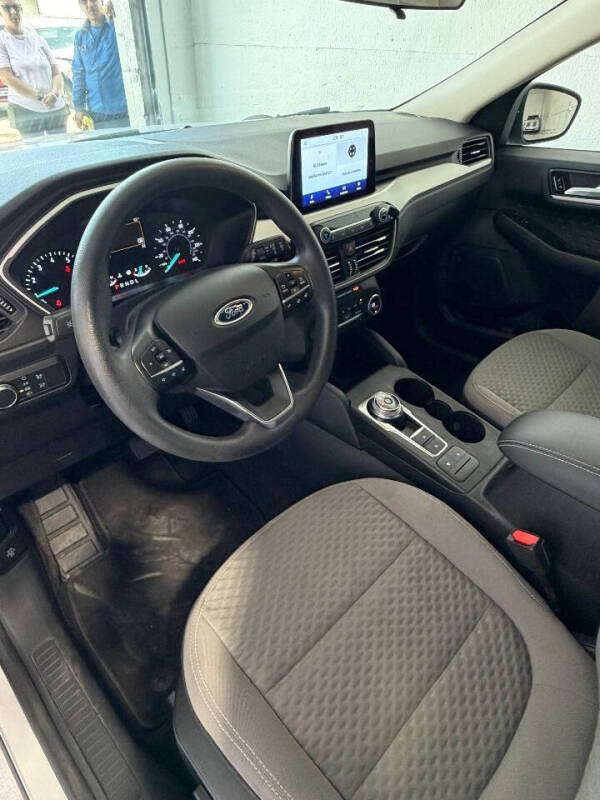 2020 Ford Escape SE