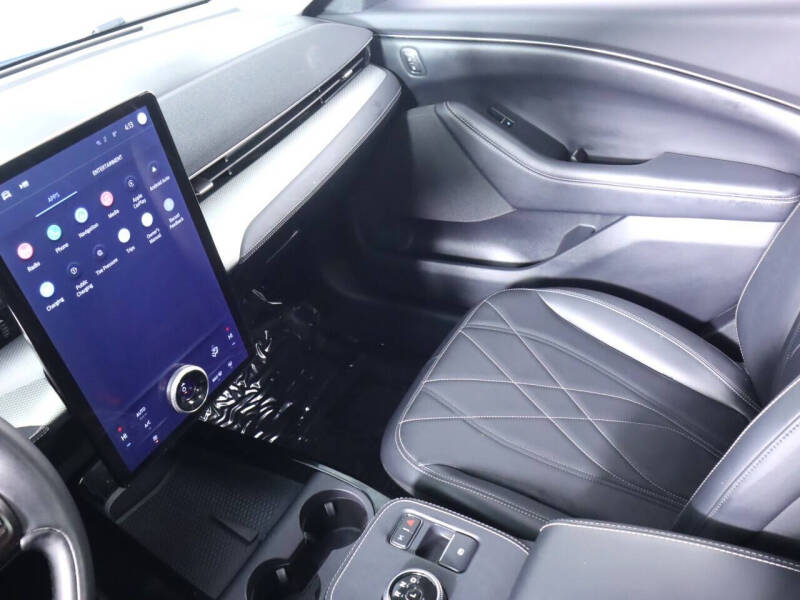 2022 Ford Mustang Mach-E Select