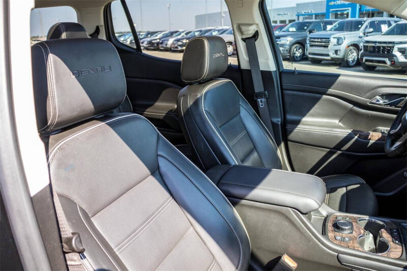 2023 GMC Acadia Denali