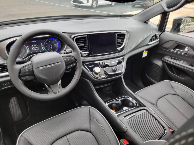 2027 Chrysler Pacifica Limited