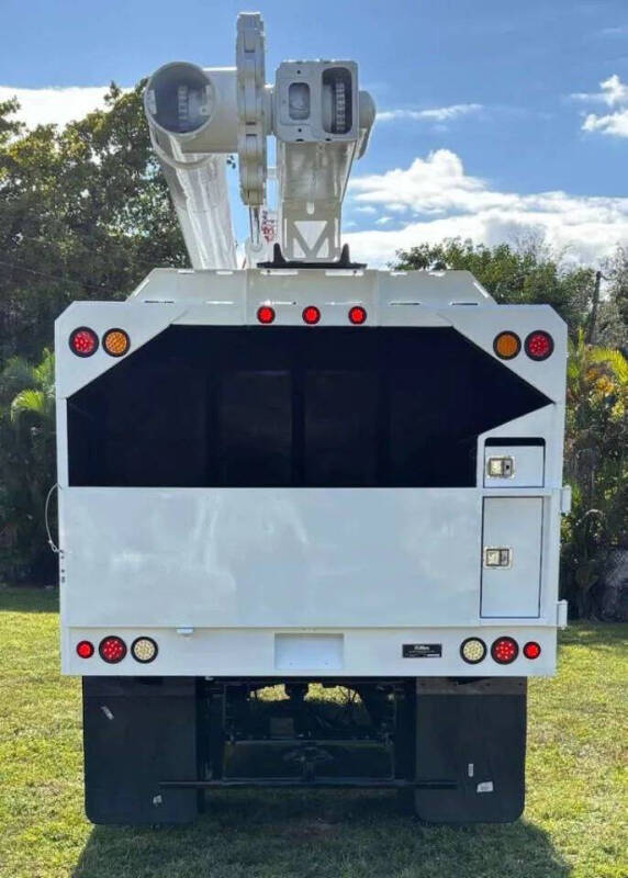 2018 Freightliner M2 106