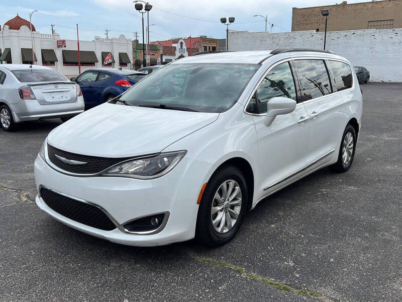 2017 Chrysler Pacifica Touring-L
