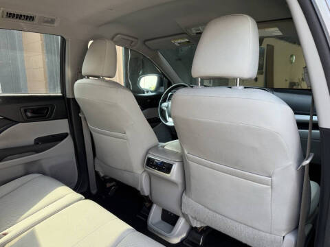 2018 Toyota Highlander LE