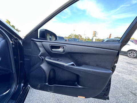 2017 Toyota Camry SE