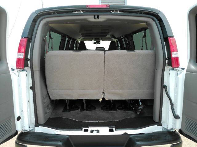 2025 Chevrolet Express LT 3500