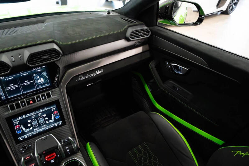 2024 Lamborghini Urus Performante
