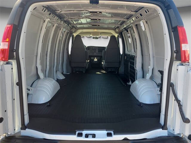 2025 Chevrolet Express 2500