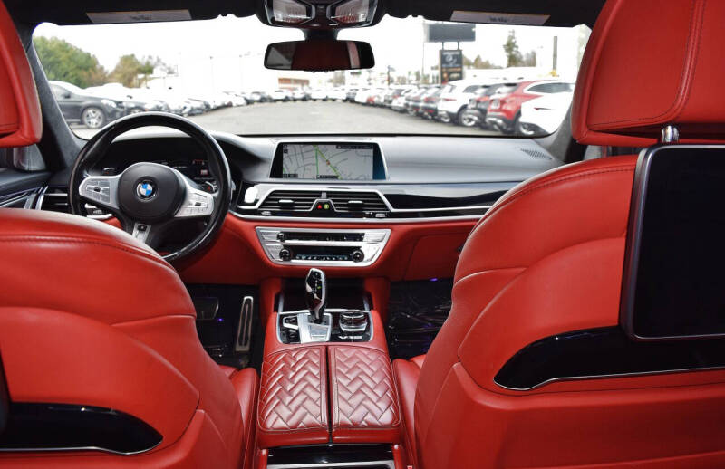 2022 BMW 7 Series M760i xDrive