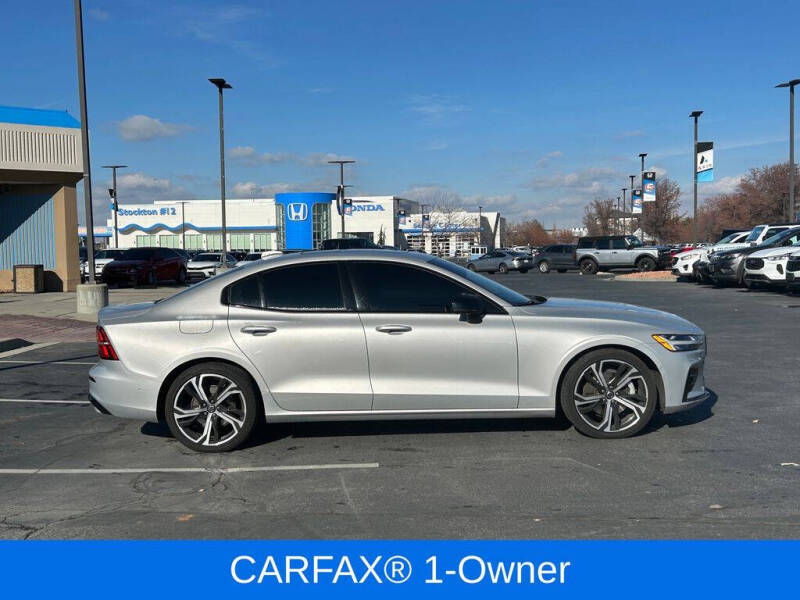 2024 Volvo S60 B5 Plus Dark Theme