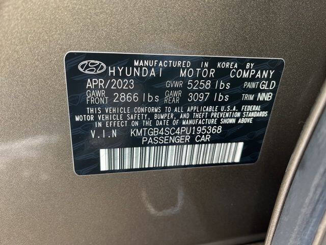 2023 Genesis G80
