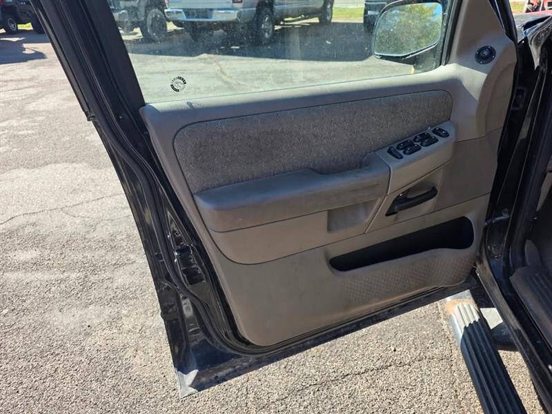 2004 Ford Explorer XLS