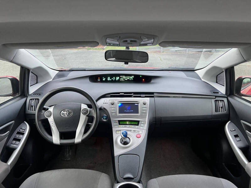 2013 Toyota Prius One photo 4