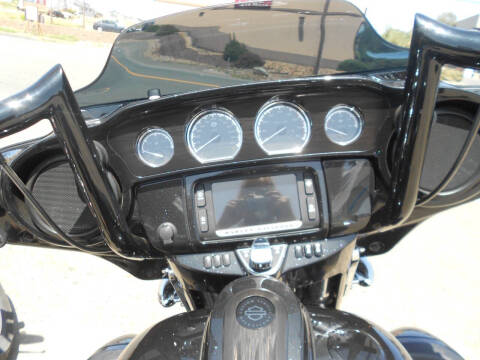 2017 Harley-Davidson CVO Street gl;ide flhfse