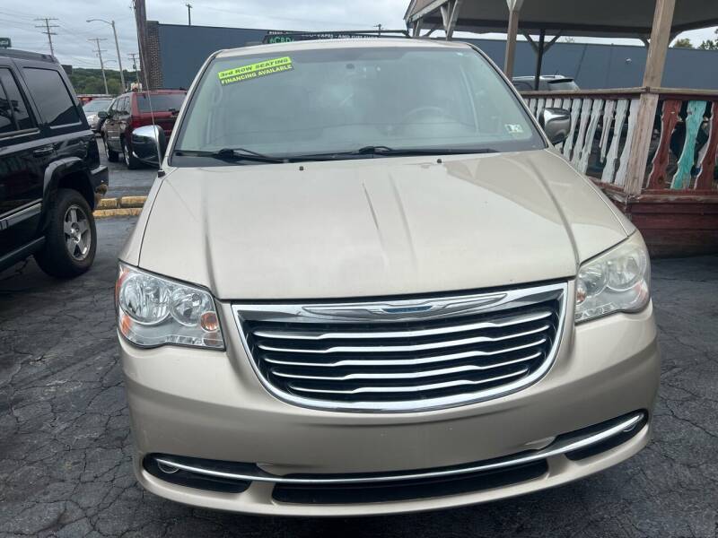 2013 Chrysler Town and Country for sale at JORDAN AUTO SALES in Youngstown OH